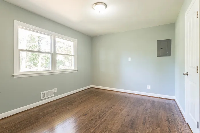 204 W Johnson St — Photo 15