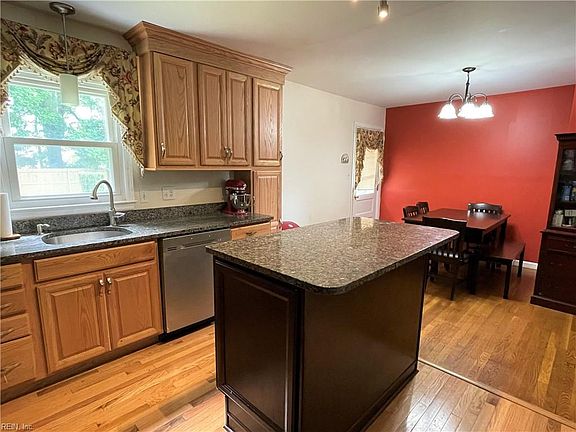 4th image of 128 Lawson Dr