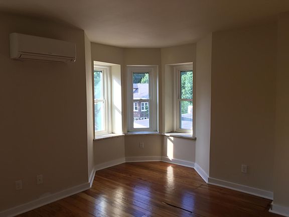 4th image of 1710 N Broom St APT 4