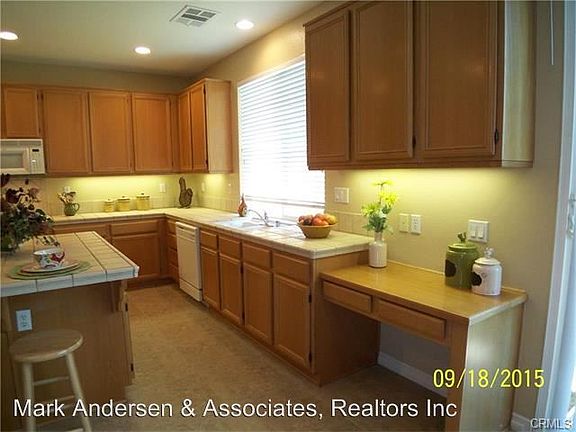 4th image of 1110 Sawtooth Dr