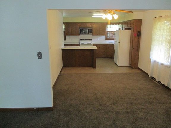 4th image of 909 N Jackson St