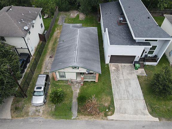 3rd image of 821 E 38th St