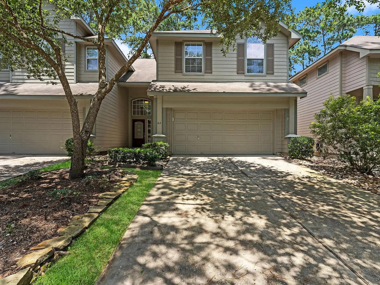 3 bed, 2.5 bath, 2191 sqft, $2,100 — Photo 2
