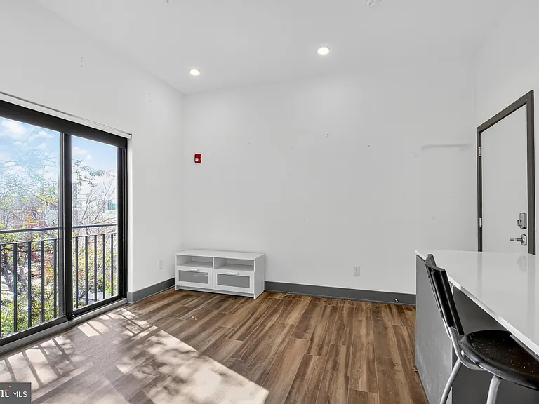 1935 E Hazzard St #303 — Photo 4
