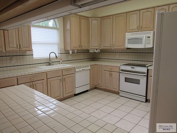 4th image of 402 Riverview Cir