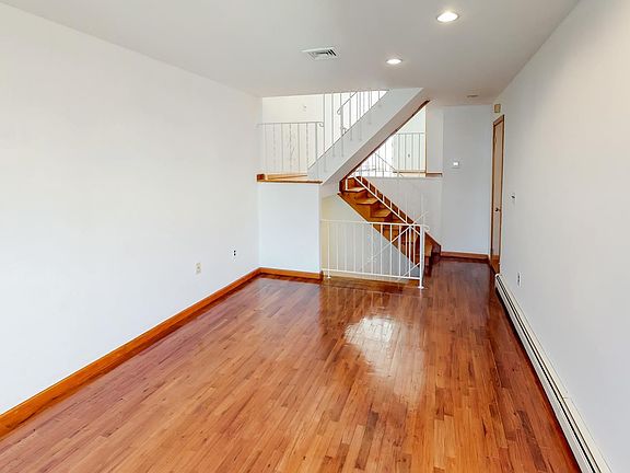 4th image of 30 Conger St