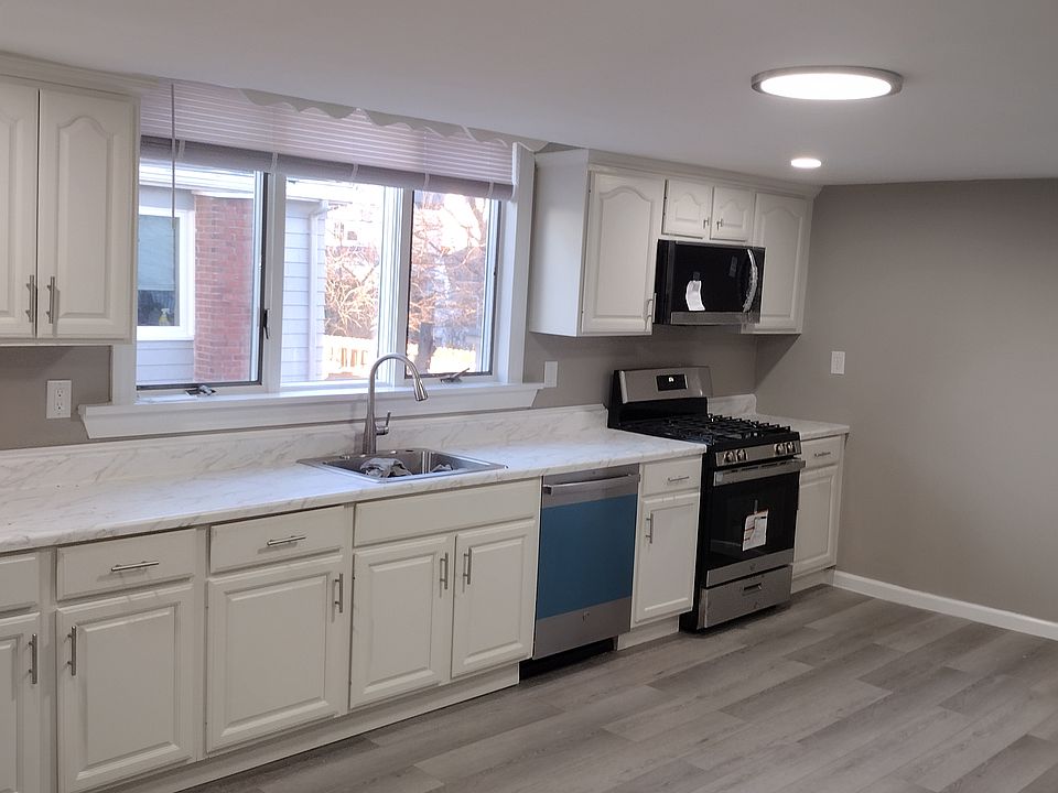 New Kitchen with New Stainless steel appliances