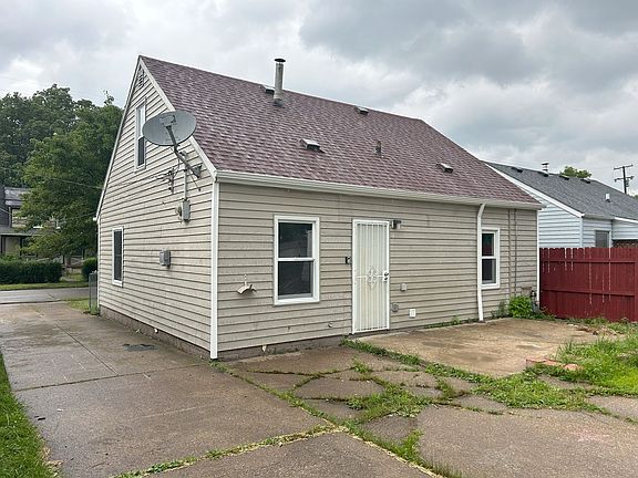3rd image of 12015 Lena Ave