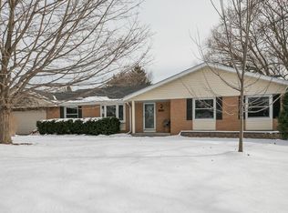 6580 N Braeburn Ln, Glendale, WI 53209