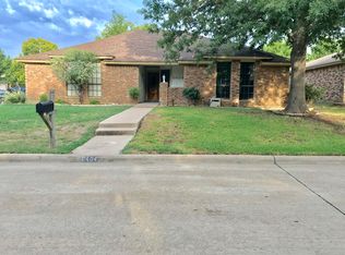 6404 Lotus Dr, Arlington, TX 76001