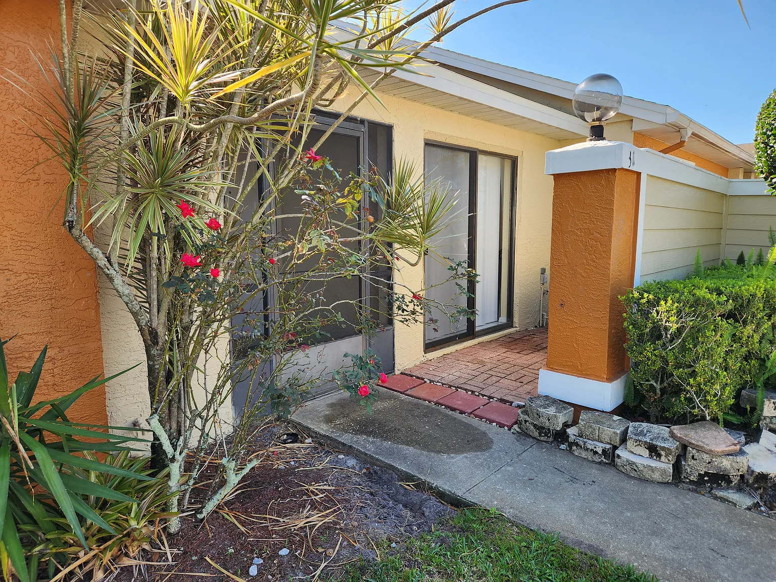 2 bed, 954 sqft, $1,650 — Photo 2