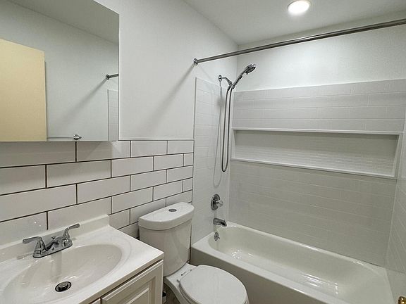 2nd image of 2025 Cicero Ave #1