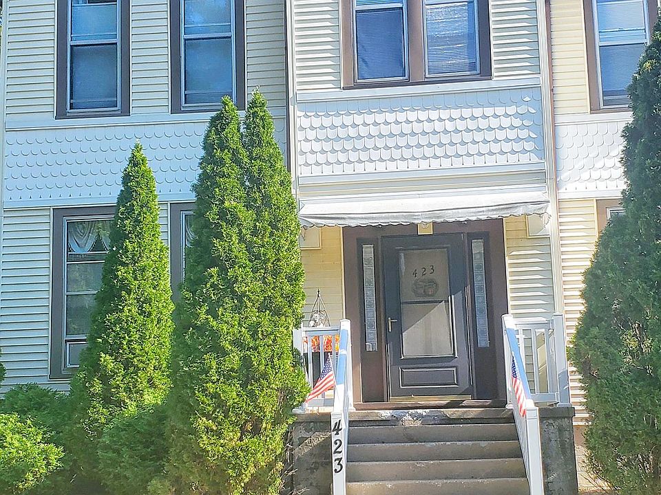 1st image of 423 NW Barstow St #4