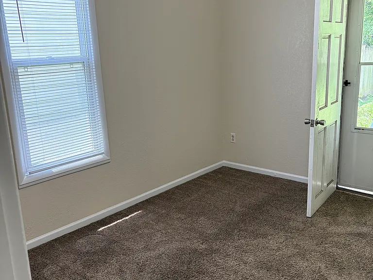 1204 S Noyes Blvd — Photo 8
