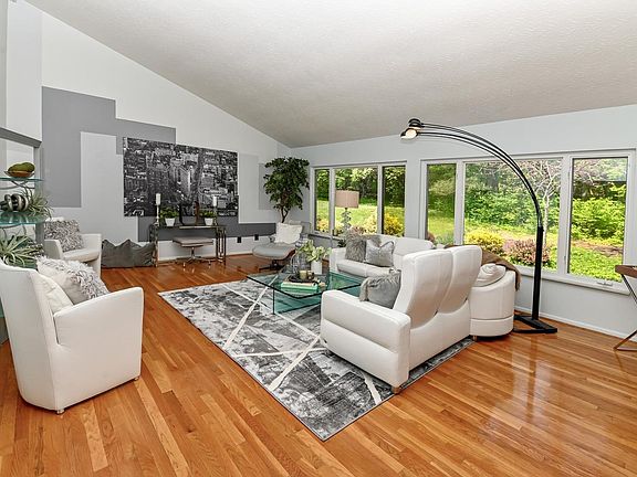 5th image of 318 Chenora Ct