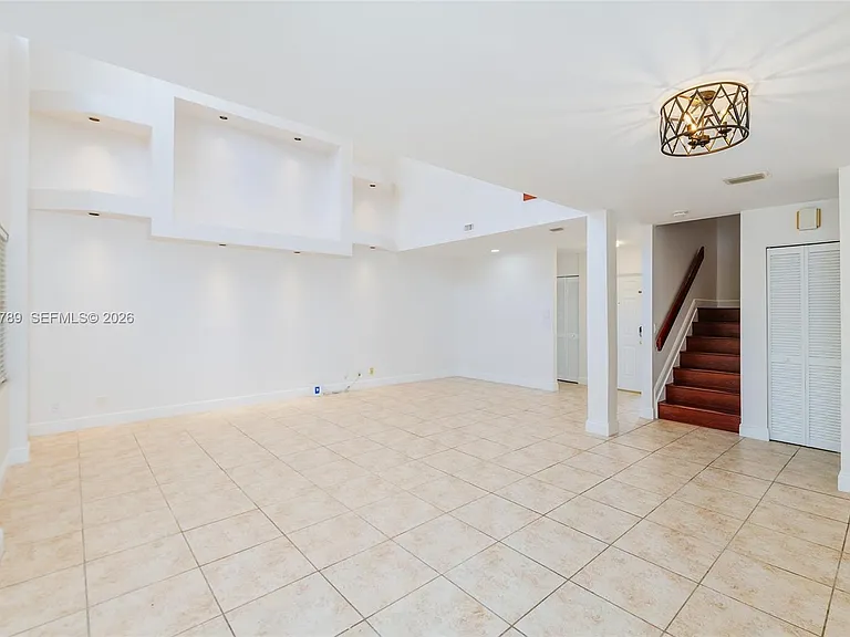 305 S Ketch Dr — Photo 4
