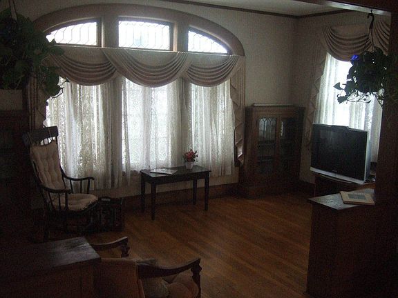 4th image of 36 Linden Ave
