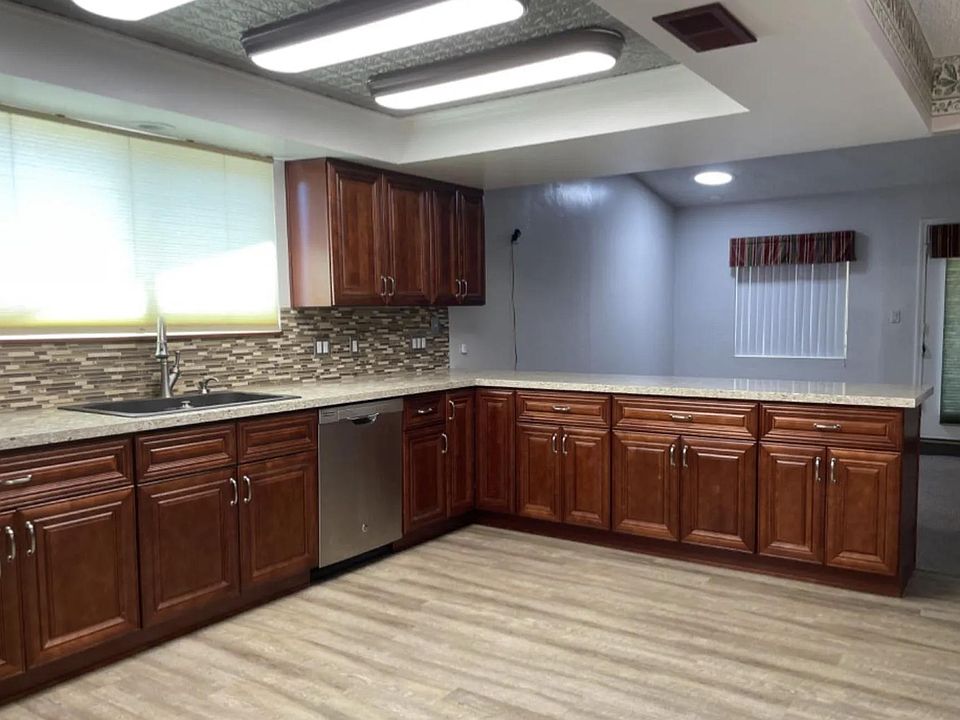 2nd image of 7116 Cherrywood Ave