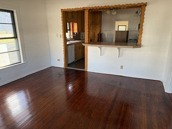 5th image of 102 N Oaklawn Ave