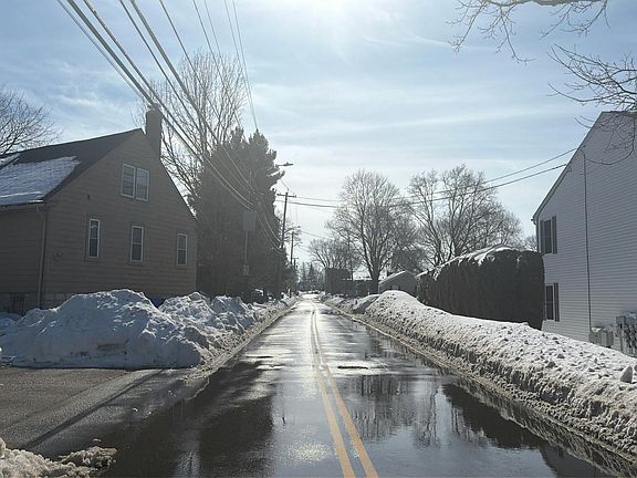 5th image of 565 Smithfield Rd APT C9