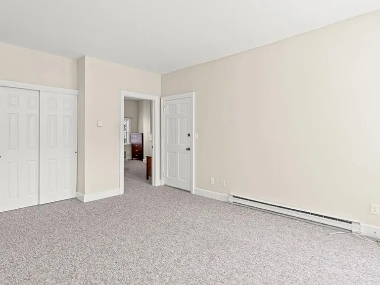 19 Western Ave — Photo 16