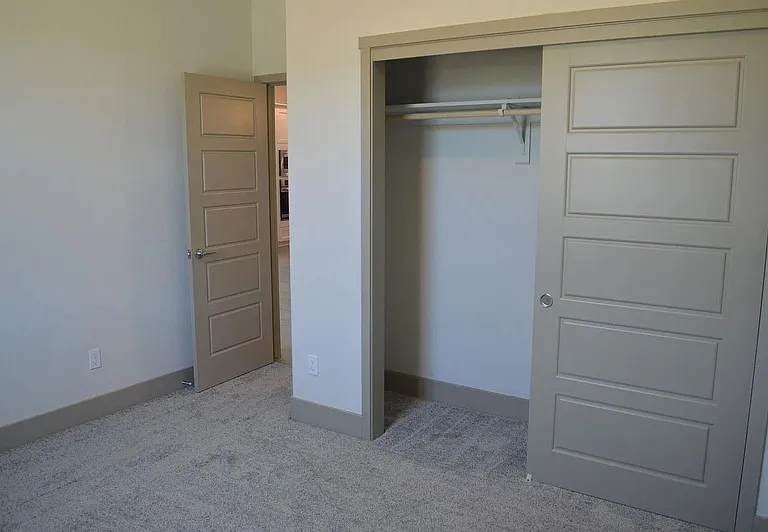 2430 Bastidas Dr — Photo 35