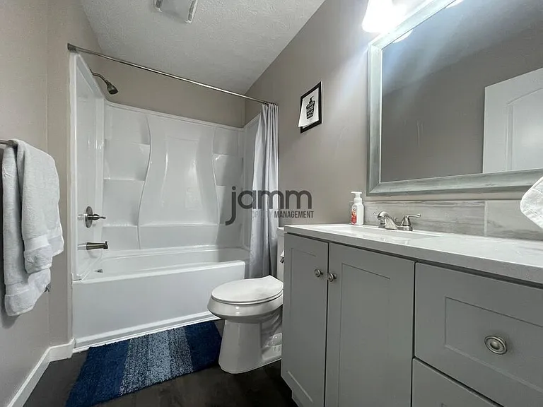 1335 W 69th St #3 — Photo 18