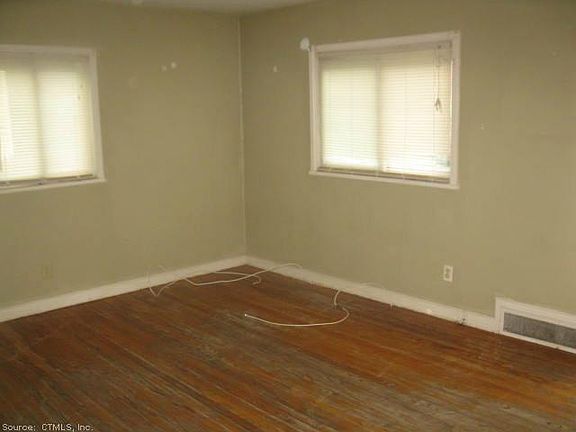 5th image of 77 Lawrence St