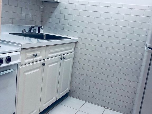 4th image of 1414 3rd Ave APT 2B