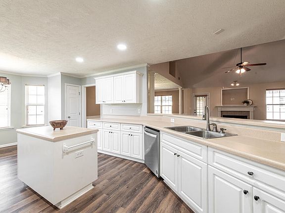 4th image of 960 Wickham Dr