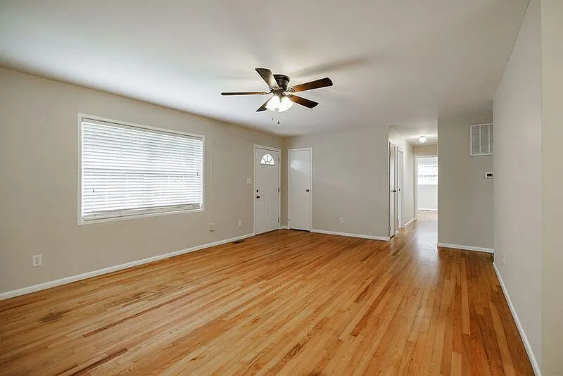 3 bed, 2.0 bath, 1125 sqft, $1,500 — Photo 4
