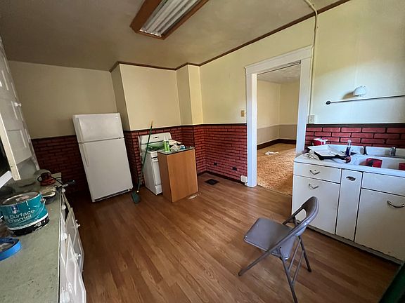 4th image of 1129 W 8th St Floor 1