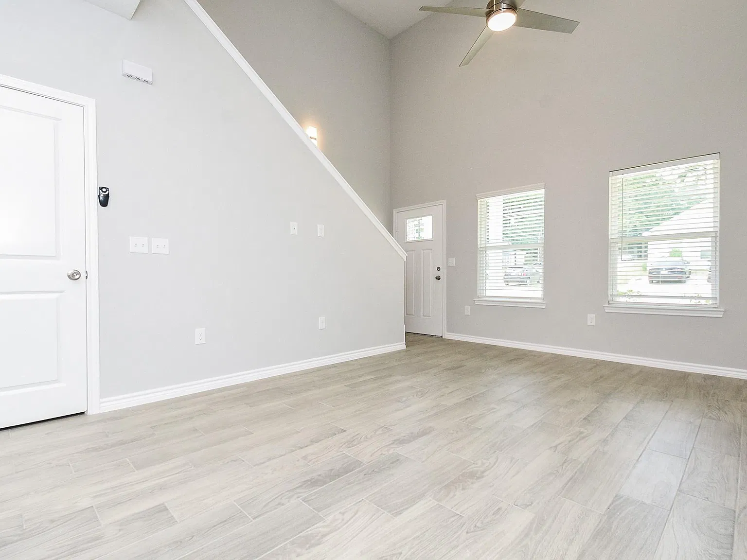 3 bed, 2.5 bath, 1188 sqft, $1,395 — Photo 2