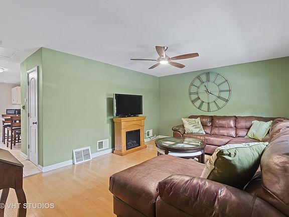 3rd image of 421 Edgewood Pl #2