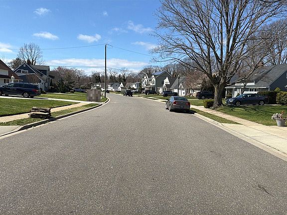 4th image of 161 Duck Pond Dr N