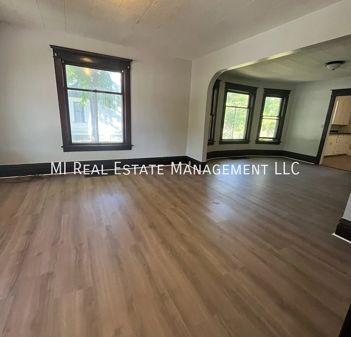 3 bed, 1.0 bath, 1100 sqft, $1,325 — Photo 4