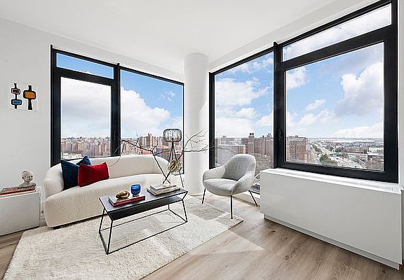 3rd image of 224 E 135th St #501N
