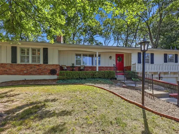 211 W 104th Ter, Kansas City, MO 64114