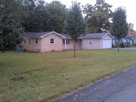 2nd image of 208 Kentucky Ave S