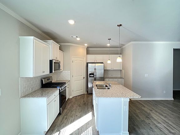 5th image of 813 Upper Dove Ct