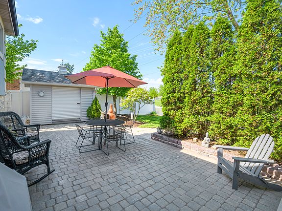 5th image of 16406 Hillcrest Dr