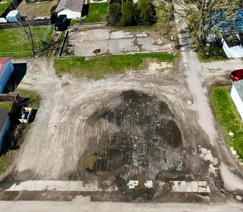 2nd image of 805 Henry St