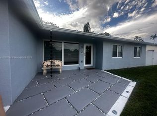 1040 NW 96th Ter, Pembroke Pines, FL 33024