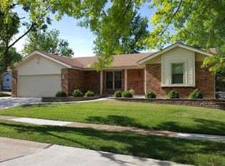 1 Hurstfield Ct, Fenton, MO