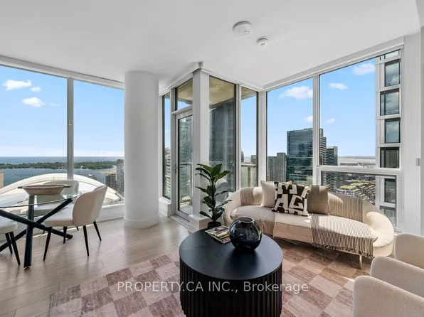 35 Mercer St #3708, Toronto, ON M5V 0V1