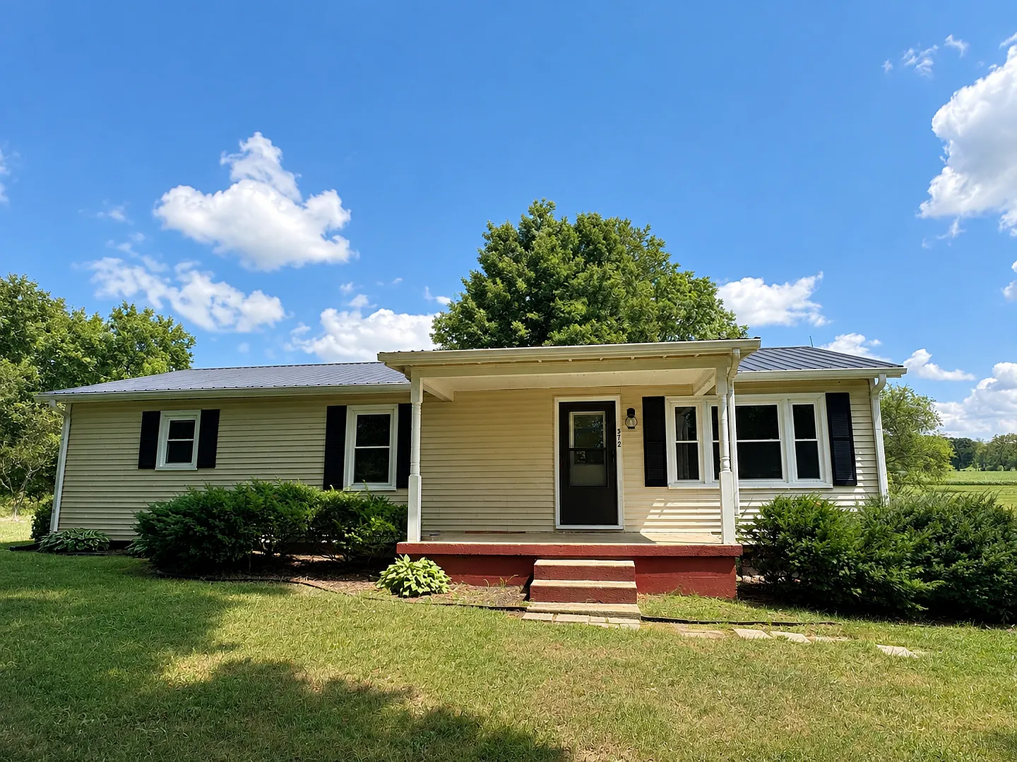 Peaceful Country Living in Horse Cave! — Photo 1