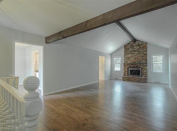 2nd image of 2908 Sweet Briar Dr