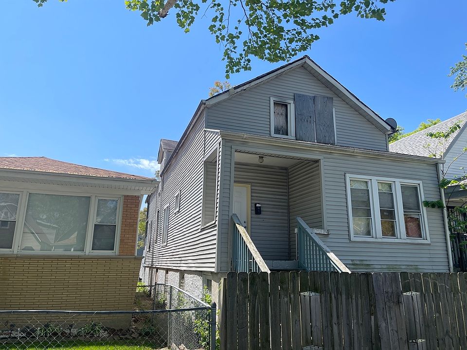2nd image of 2053 W 70th Pl