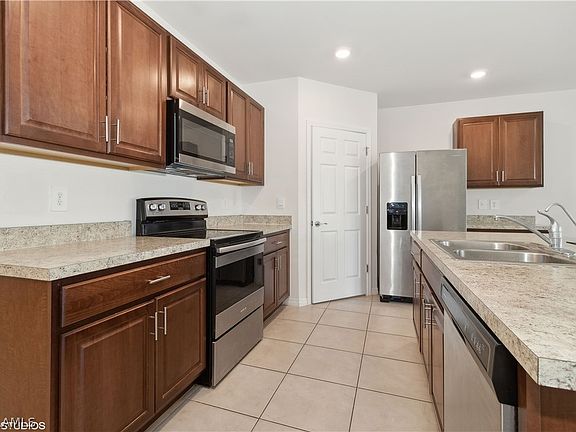 3rd image of 1005 Albany Ave