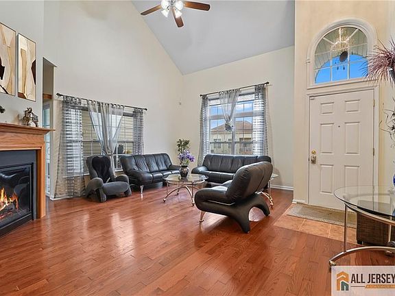 4th image of 2304 Schindler Dr